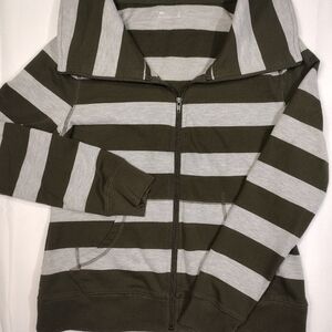 𝅺EXERTEK green grey striped zip up jacket